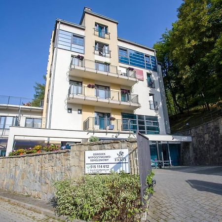 Farys - centrum Krynicy na wzgórzu wśród ciszy ze wspaniałymi tarasami widokowymi, sauna, jacuzii, siłowna, prywatny parking Krynica-Zdrój Exterior foto