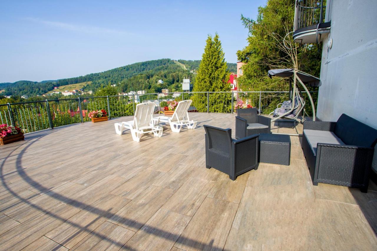 Farys - centrum Krynicy na wzgórzu wśród ciszy ze wspaniałymi tarasami widokowymi, sauna, jacuzii, siłowna, prywatny parking Krynica-Zdrój Exterior foto