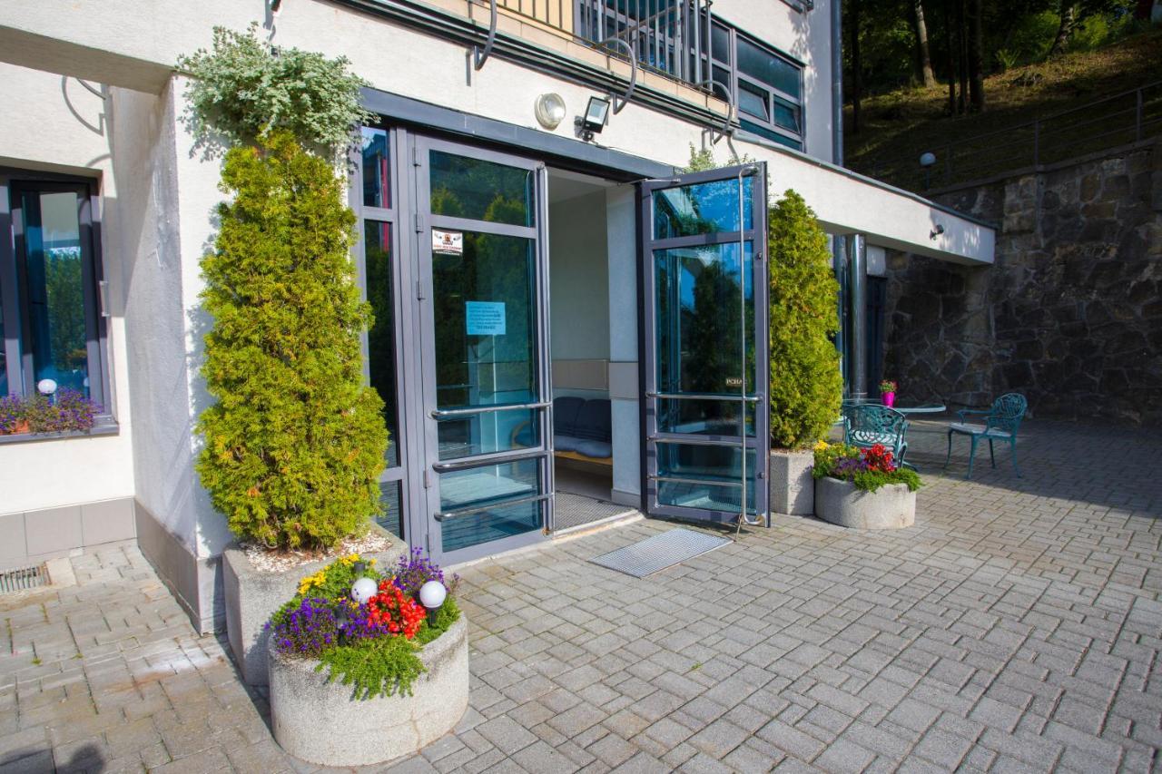 Farys - centrum Krynicy na wzgórzu wśród ciszy ze wspaniałymi tarasami widokowymi, sauna, jacuzii, siłowna, prywatny parking Krynica-Zdrój Exterior foto
