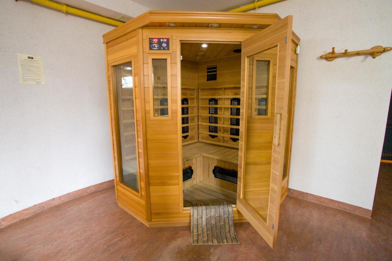 Farys - centrum Krynicy na wzgórzu wśród ciszy ze wspaniałymi tarasami widokowymi, sauna, jacuzii, siłowna, prywatny parking Krynica-Zdrój Exterior foto
