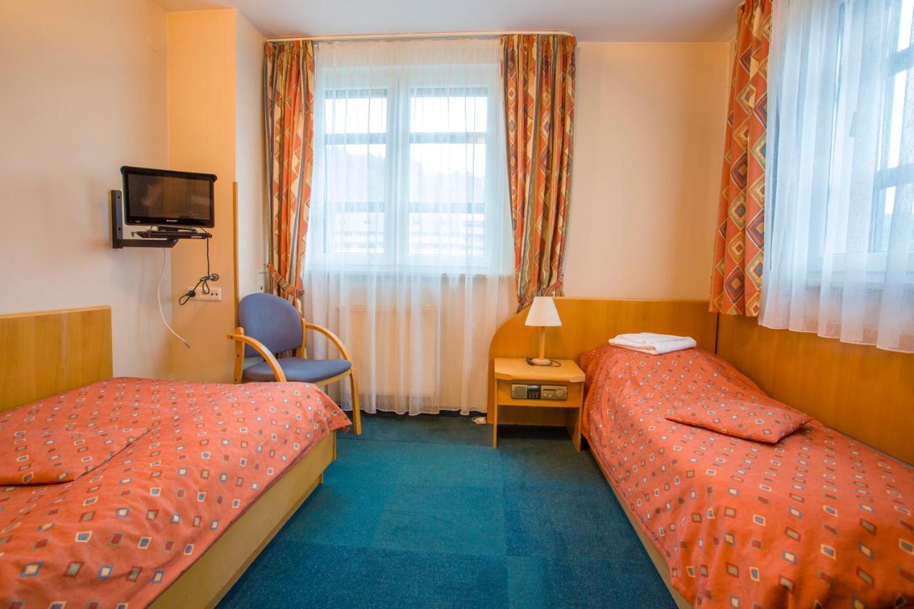 Farys - centrum Krynicy na wzgórzu wśród ciszy ze wspaniałymi tarasami widokowymi, sauna, jacuzii, siłowna, prywatny parking Krynica-Zdrój Exterior foto
