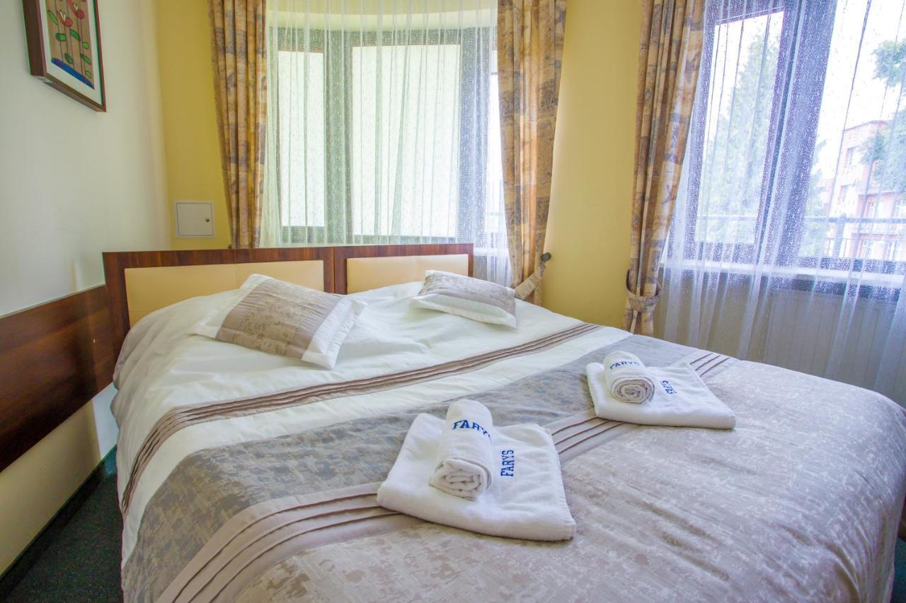 Farys - centrum Krynicy na wzgórzu wśród ciszy ze wspaniałymi tarasami widokowymi, sauna, jacuzii, siłowna, prywatny parking Krynica-Zdrój Exterior foto